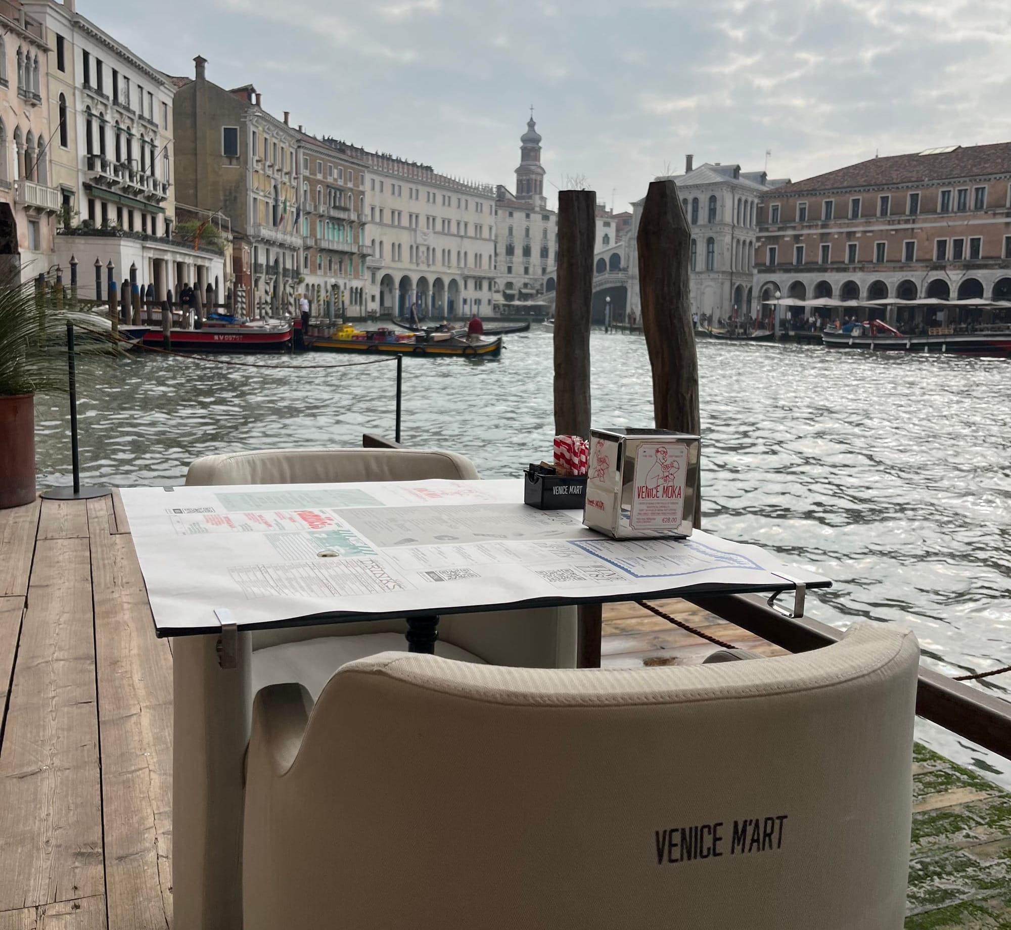 Vue sur le Rialto depuis le Venice Mart